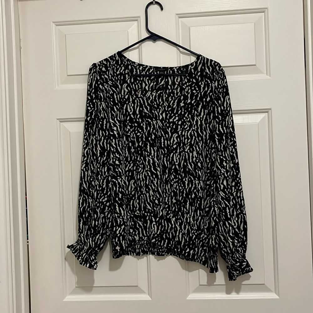 Ann Taylor factory size large, silky blouse, V-neck, black with tan print